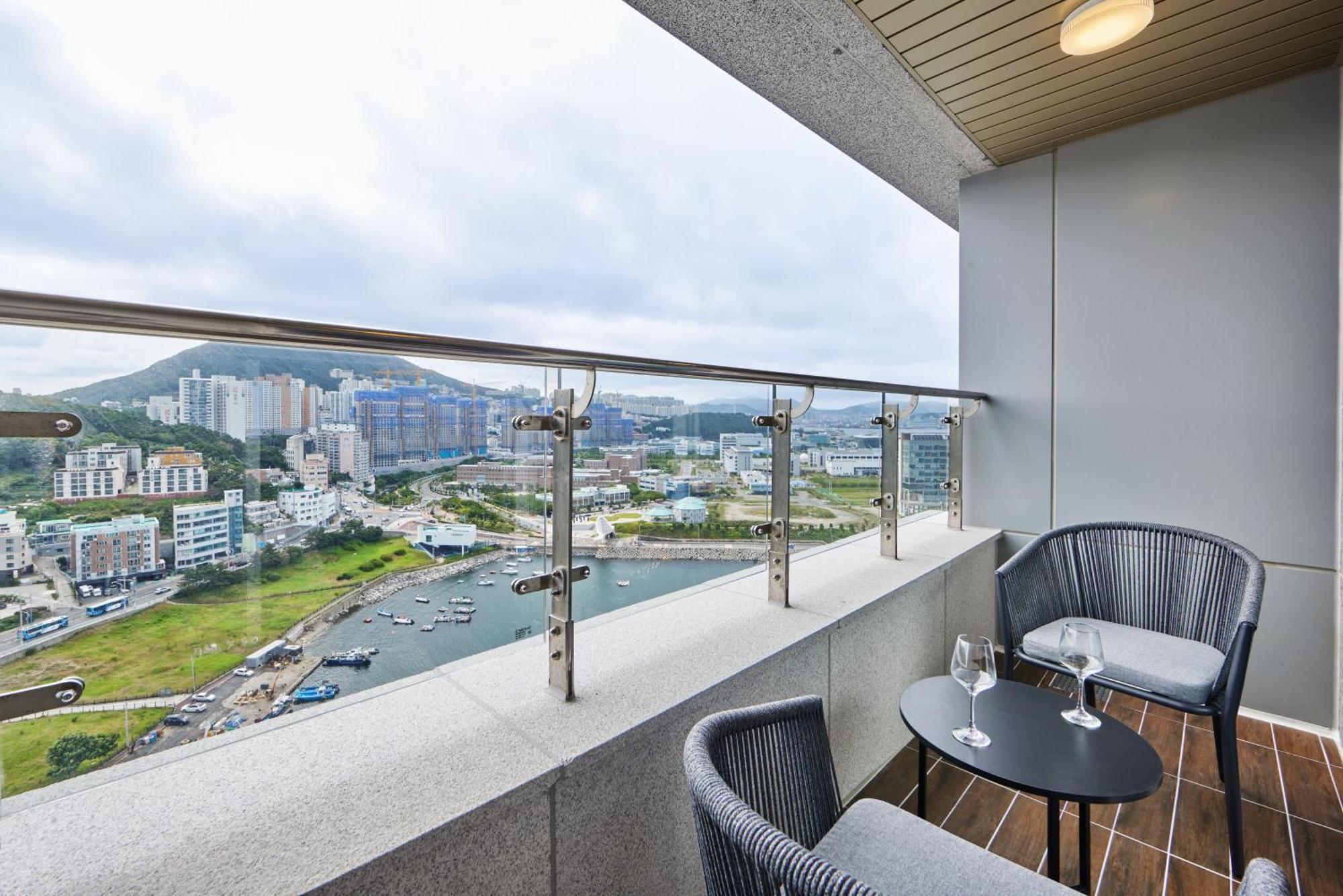 Citadines Connect Hari Busan Exterior photo